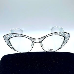NWOT. Never Worn. Faniel of Paris cut out cat eye white and black frames.